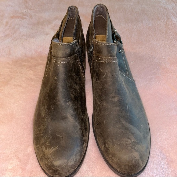 Clarks Charlten Grace brown leather booties short block heel size 8.5 - Picture 2 of 9
